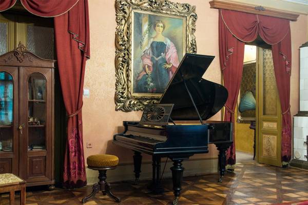 Фортепіано фірми “C. Bechstein” Модеста Менцинського в експозиції львівського Музею Соломії Крушельницької
