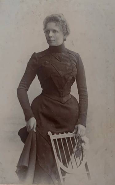 Жінка з Львова, фотосалон «Аделя», 1900-ті рр.