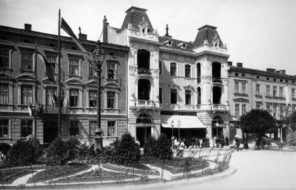Парадний вигляд вул. Академічної (пр. Шевченка). Фото 1894-1914 року