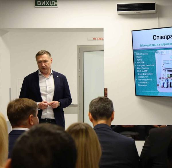 Голова Львівської ОВА Максим Козицький виступає на презентації нового скринінгового центру у Львові