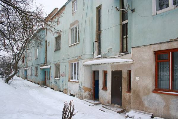 Цей будинок на вулиці Глушець в Луцьку тепер має номери 21-27, ніби це 4 будинки