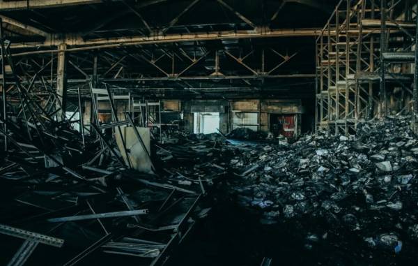 Українські книжки – удари рф знищили третину книжок, надрукованих в Україні у 2026 році Російські атаки влітку 2026 року знищили близько 13 мільйонів українських книжок. Найбільше постраждав склад видавництва Ранок у Харкові – там згоріли 8 мільйонів примірників.