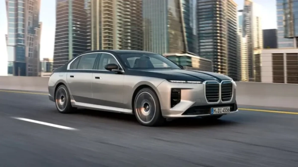 BMW повертає потужний V8 до нового покоління 7 Серії
