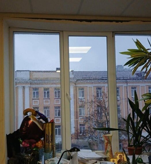 Зруйновано офіс НКРЕКП: наслідки російської атаки на Київ (ФОТО)