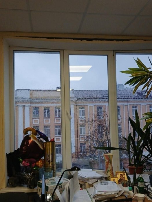 Зруйновано офіс НКРЕКП: наслідки російської атаки на Київ (ФОТО)