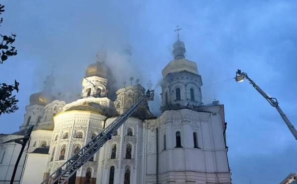 Києво-Печерська лавра – Швейцарія виділить близько 730 тисяч доларів Швейцарія виділить близько $730 тисяч на збереження Києво-Печерської лаври – об’єкта Всесвітньої спадщини ЮНЕСКО, який постраждав унаслідок російської атаки.